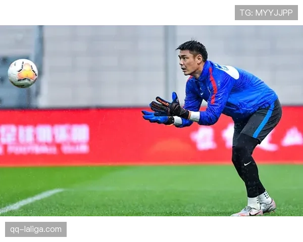 杨泽翔前四轮零首发,申花边路轮换深度面临考验 杨泽翔前四轮零首发,申花边路轮换深度面临考验